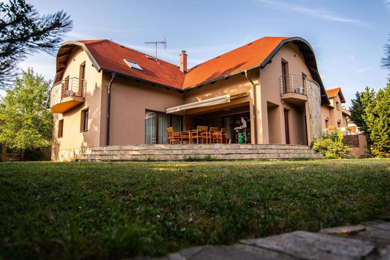 Villa With Pool & Sauna In Beer Village Velké Popovice Buitenkant foto