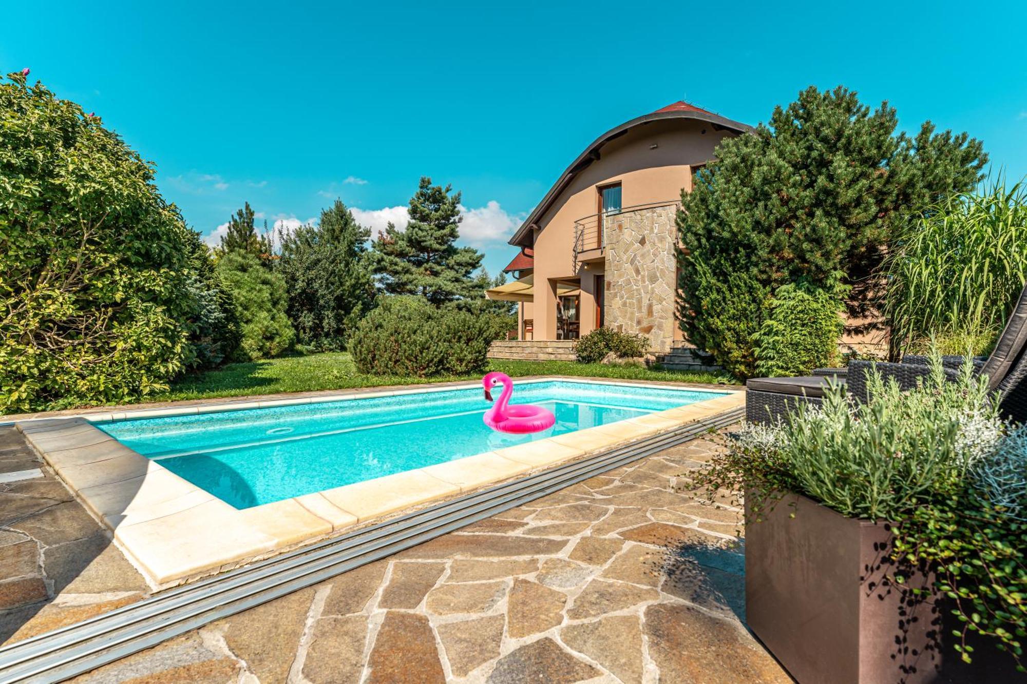 Villa With Pool & Sauna In Beer Village Velké Popovice Buitenkant foto
