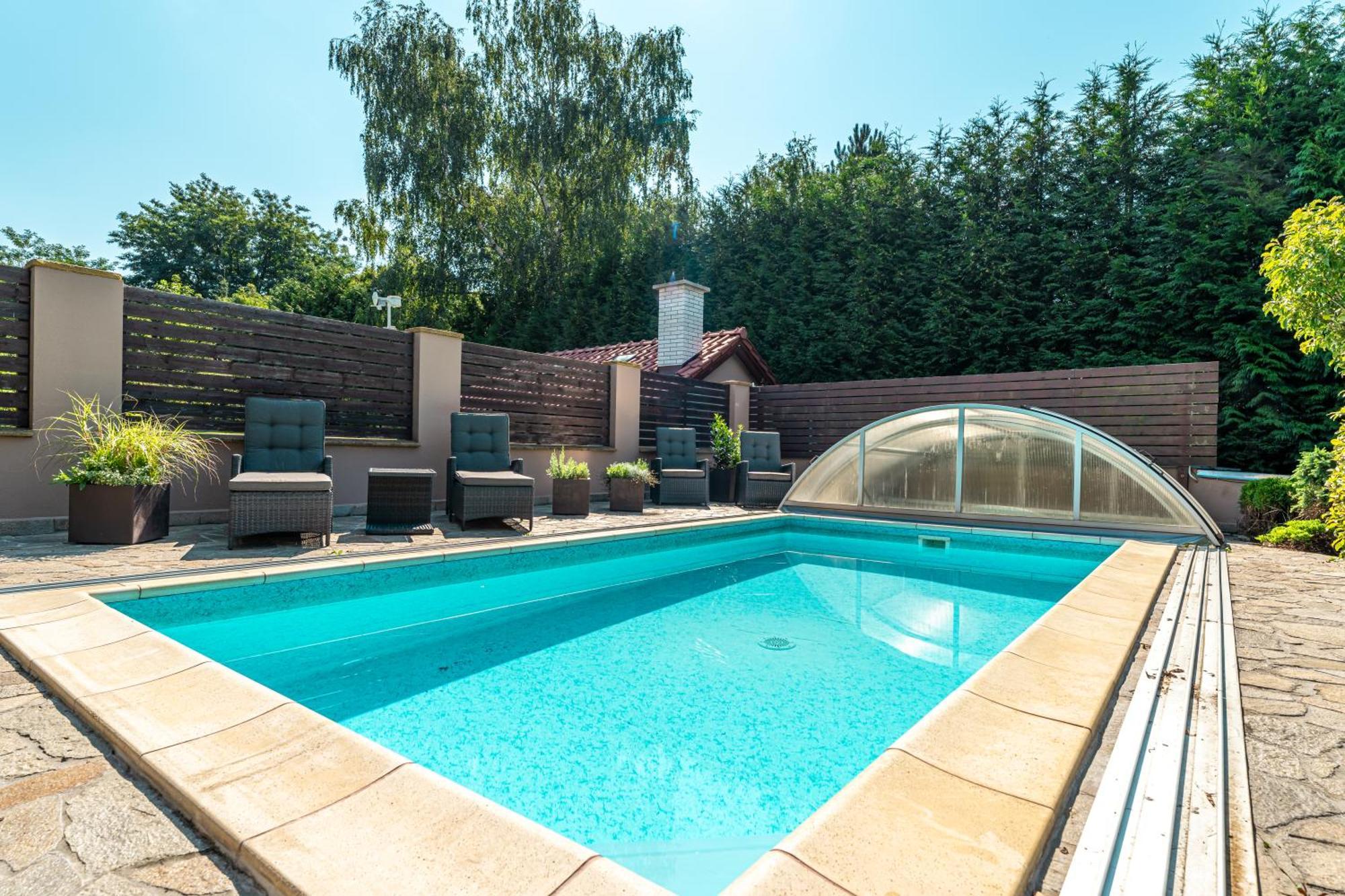 Villa With Pool & Sauna In Beer Village Velké Popovice Buitenkant foto